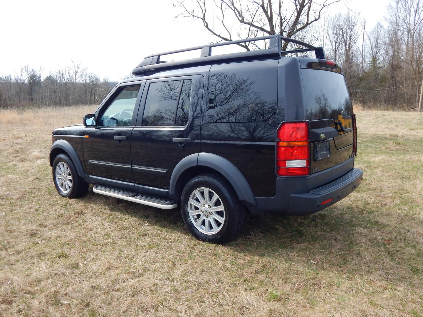 2008 Black /TAN LEATHER Land Rover LR3 SE (SALAE25408A) with an 4.4L V8 engine, Automatic transmission, located at 6528 Lower York Road, New Hope, PA, 18938, (215) 862-9555, 40.358707, -74.977882 - Here is a well cared for, One Owner 2008 Land Rover LR III. Features include all wheel drive, 4.4 Liter V8 engine runs great, automatic transmission, tilt wheel, cruise control, dual power sunroofs, dual power seats, wood grain, rear wiper, power windows/locks/mirrors, heated seats in the front an - Photo#4